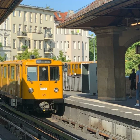 Kabinet overweegt goedkoop ov-ticket naar Duits model, opkomst en financieringszorgen blijven bestaan