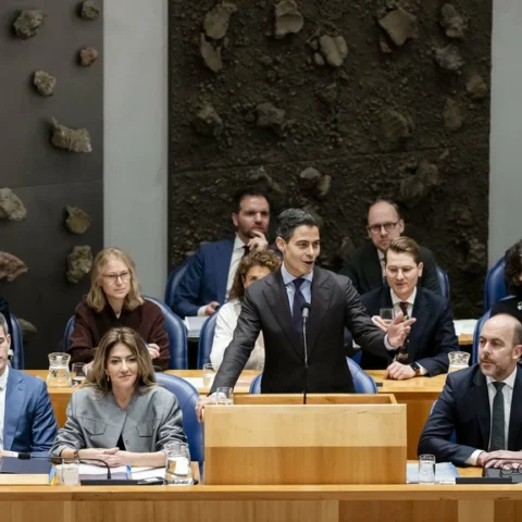 Kabinet presenteert steunpakket van 1 miljard euro, benzineprijs blijft gelijk