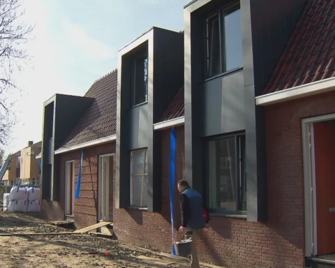 Kabinet versnelt woningbouw met prefabwoningen en versoepelt huurwet