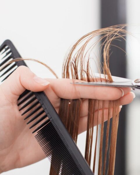 Kappers ontvangen toolkit van de overheid om tekenen van misbruik te herkennen