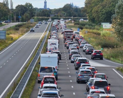Keukenhof en winkelcentra in Nederland bereiden zich voor op druk paasweekend