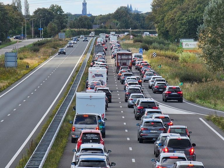 Keukenhof en winkelcentra in Nederland bereiden zich voor op druk paasweekend