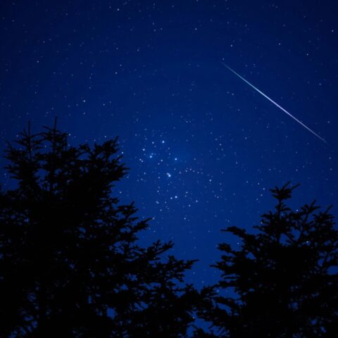 Kijkers van de Lyrid meteorenzwerm ervaren koude nacht; vandaag tot 20°C in Limburg
