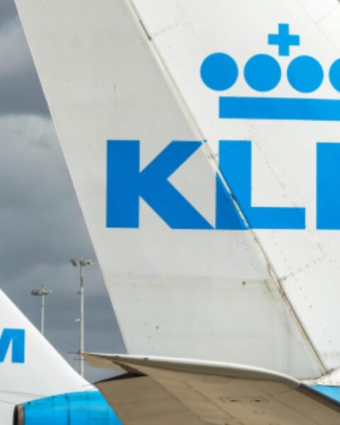 KLM annuleert 160 vluchten tijdens belangrijke vakantie door stijgende brandstofprijzen en spanningen in het Midden-Oosten