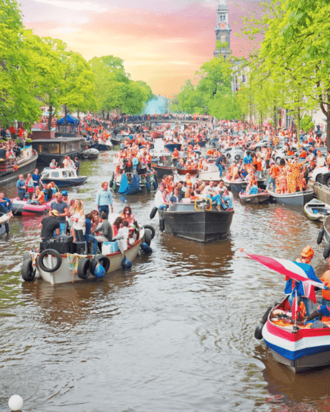 Koningsnacht zorgt voor landelijke vieringen voorafgaand aan Koningsdag op maandag