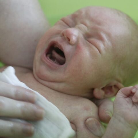 Kraamzorg onder druk: kabinet stelt keuze uren zorg voor gezinnen beschikbaar