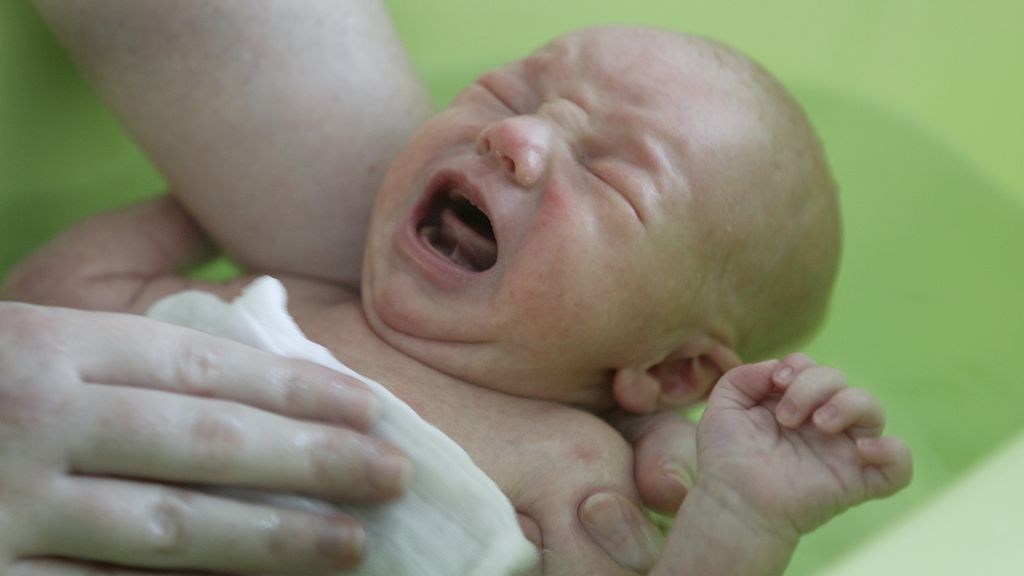 Kraamzorg onder druk: kabinet stelt keuze uren zorg voor gezinnen beschikbaar