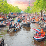 Kritiek op Amsterdam's plan om 12-passagierslimiet op bootjes met Koningsdag af te dwingen