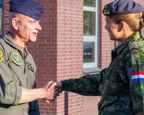 Kroonprinses Amalia begint militaire stage bij Koninklijke Luchtmacht