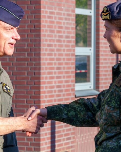 Kroonprinses Amalia begint militaire stage bij Koninklijke Luchtmacht