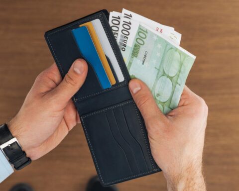 Mannen in Nederland vaker in staat om rond te komen; ook vaker met schulden