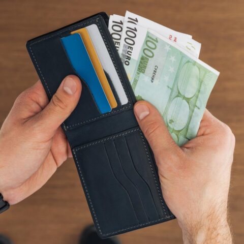 Mannen in Nederland vaker in staat om rond te komen; ook vaker met schulden