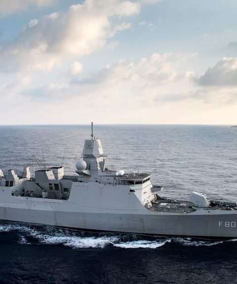 Marinefregat vertrekt uit Den Helder voor mogelijke hulp in de Golf