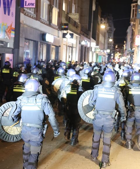 ME grijpt in tijdens kampioensfeest ADO Den Haag na verplaatsing naar binnenstad