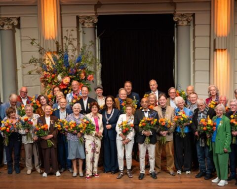 Meer dan 3.300 Koninklijke onderscheidingen uitgereikt; Rotterdam in de leiding, genderkloof verkleind