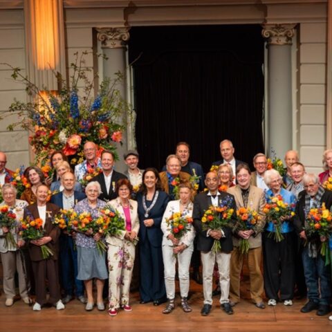 Meer dan 3.300 Koninklijke onderscheidingen uitgereikt; Rotterdam in de leiding, genderkloof verkleind