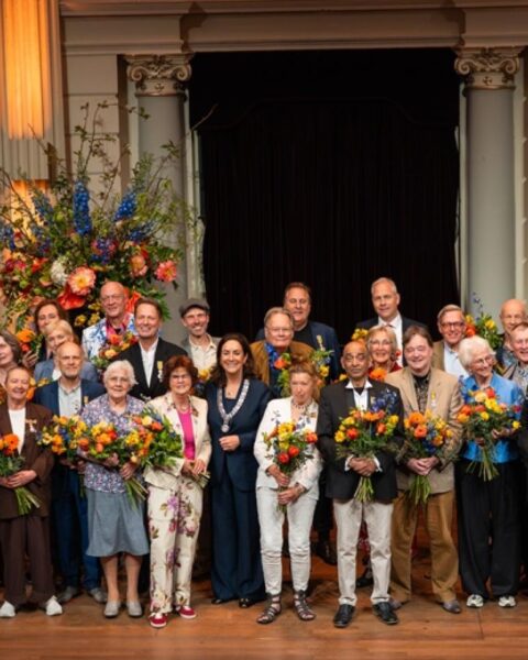 Meer dan 3.300 Koninklijke onderscheidingen uitgereikt; Rotterdam in de leiding, genderkloof verkleind