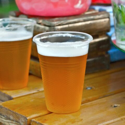 Minder dan een kwart van de Nederlandse festivals gebruikt herbruikbare bekers ondanks verbod