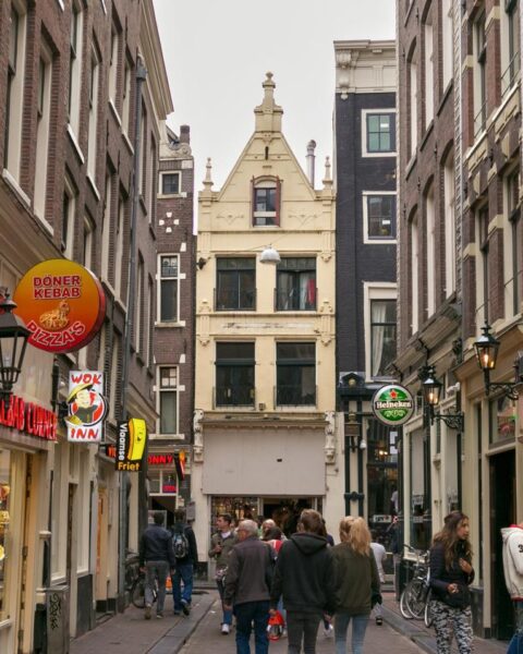 Minimumloonwerk neemt licht af terwijl arbeidsstakingen stabiliseren na piek in 2023