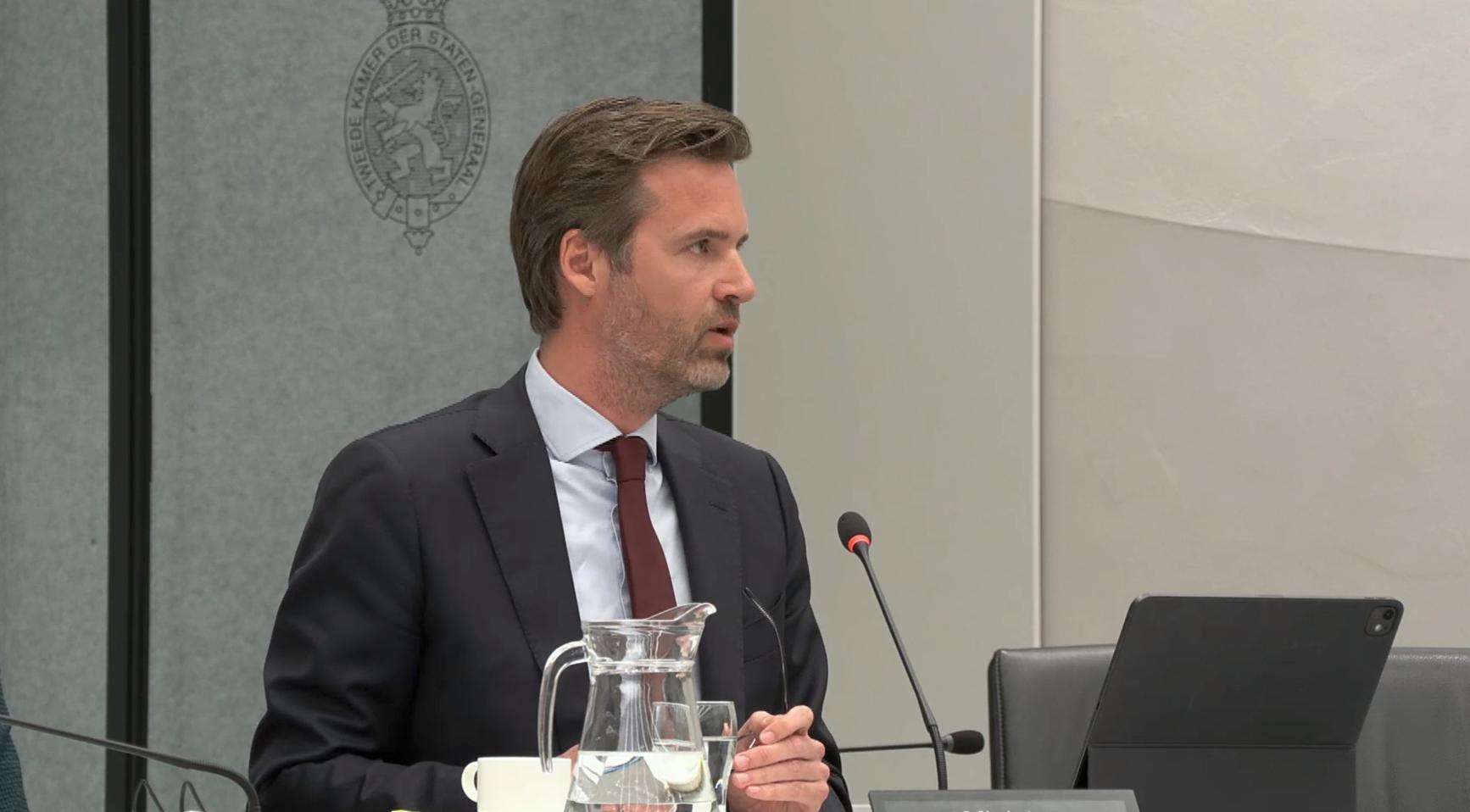 Minister Sjoerdsma biedt excuses aan na omkering van bezuinigingen op UNRWA, ondervindt kritiek