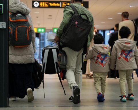 Nederland onderzoekt terugsturen van asielzoekers naar “veilige” delen van Syrië