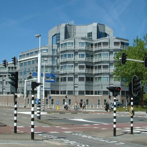 Nederland op hoogste dreigingsniveau in 80 jaar, waarschuwt AIVD