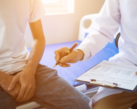 Nederland verhoogt premie voor arbeidsongeschiktheid ondanks surplus van €39 miljard, kritiek groeit