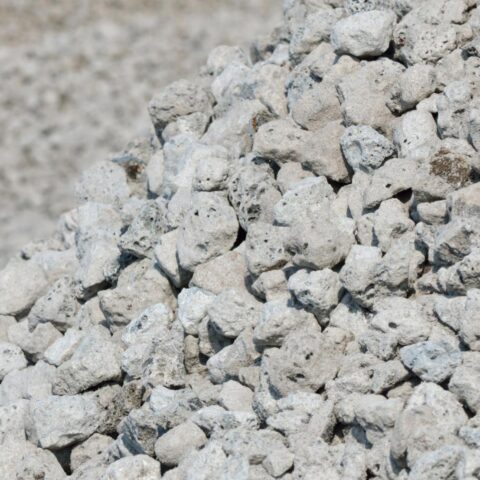 Nederlandse overheid verlengt beperkingen op staalslak om RIVM-onderzoek af te wachten