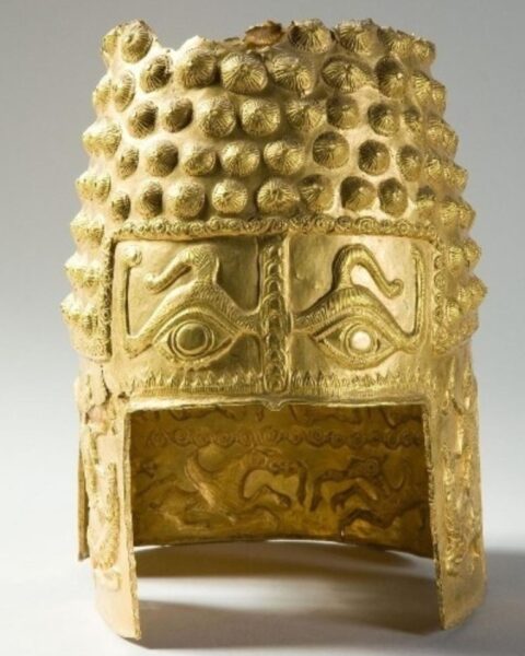 Nederlandse politie herstelt Roemeense gouden helm die gestolen werd uit Drents Museum in Assen