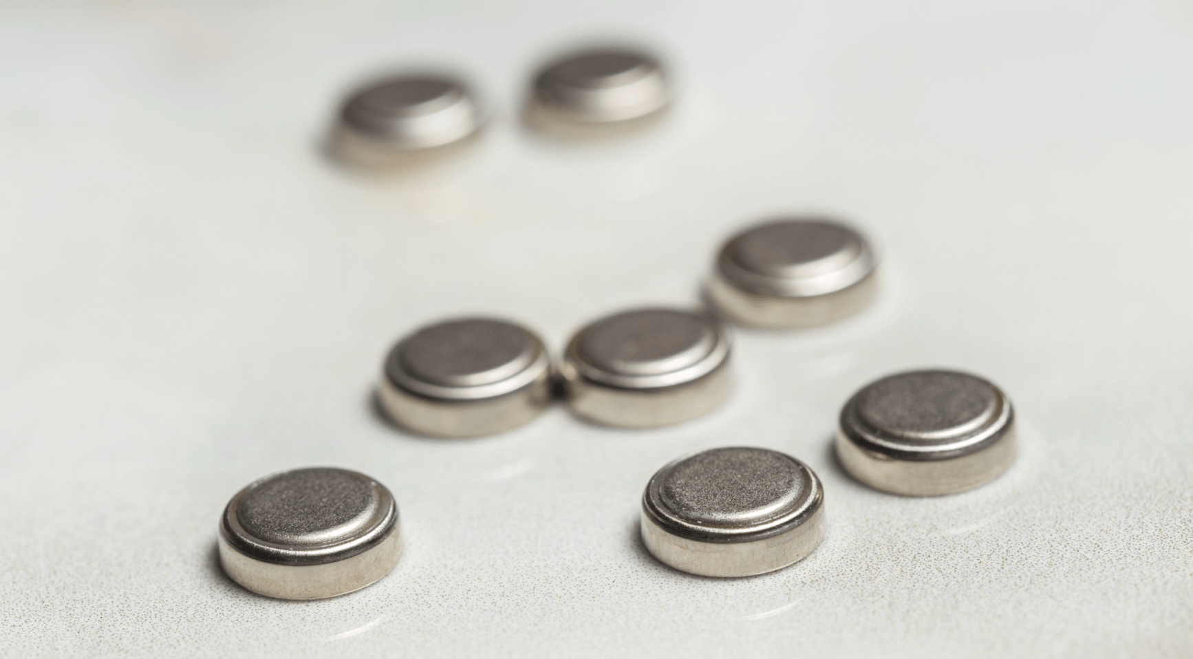 Nederlandse spoedeisende hulp behandelt jaarlijks minstens 38 kinderen na inslikken van een batterij