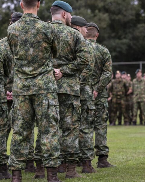 Nederlandse strijdkrachten werven 1.200 dronespecialisten; eerste is vandaag begonnen met werken