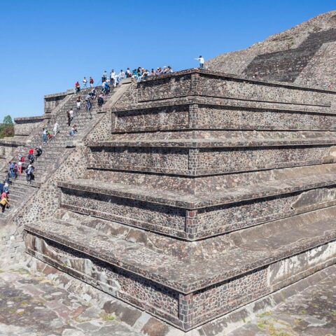 Nederlandse vrouw (55) gewond bij massale schietpartij in Mexicaanse toeristenlocatie