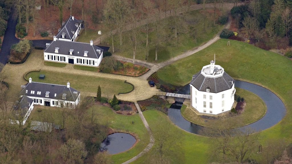 Onbekende drones gezien boven woning prinses Beatrix, kazerne en goudkluis
