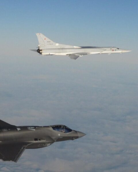 Onderzoeksraad roept op tot duidelijkere maatregelen tegen risico's van botsingen tussen straaljagers en civiele luchtvaart