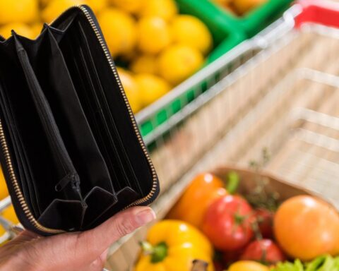 Oorlog in het Midden-Oosten drijft energieprijzen omhoog, beïnvloedt inflatie en verzwakt Nederlandse economie