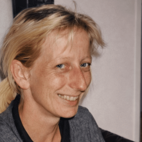 Openbaar ministerie verhoogt beloning in 25 jaar oude zaak van seksueel geweld en moord in Rotterdam