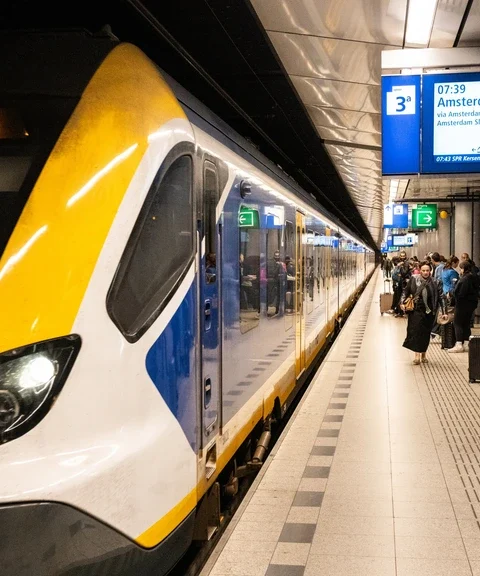 Ov-kortingskaart ter discussie als maatregel tegen energiecrisis in groot debat over prijzen