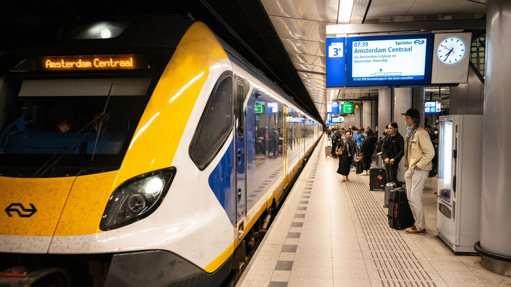 Ov-kortingskaart ter discussie als maatregel tegen energiecrisis in groot debat over prijzen