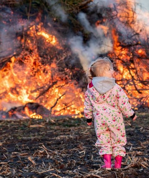 Paasvuren ontstoken in Nederland ondanks strenge regels en toenemende kosten