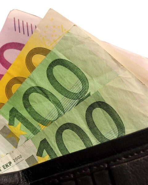 Plannen van nieuw kabinet kosten werkende Nederlanders bijna €500 per jaar, zegt vakbond