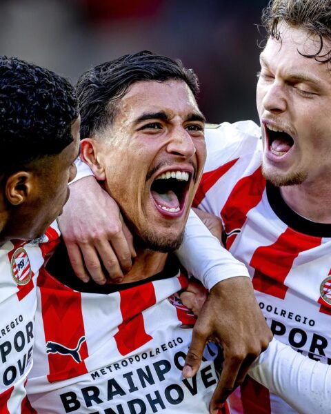 PSV op rand van titel na dramatische 4-3 overwinning op Utrecht