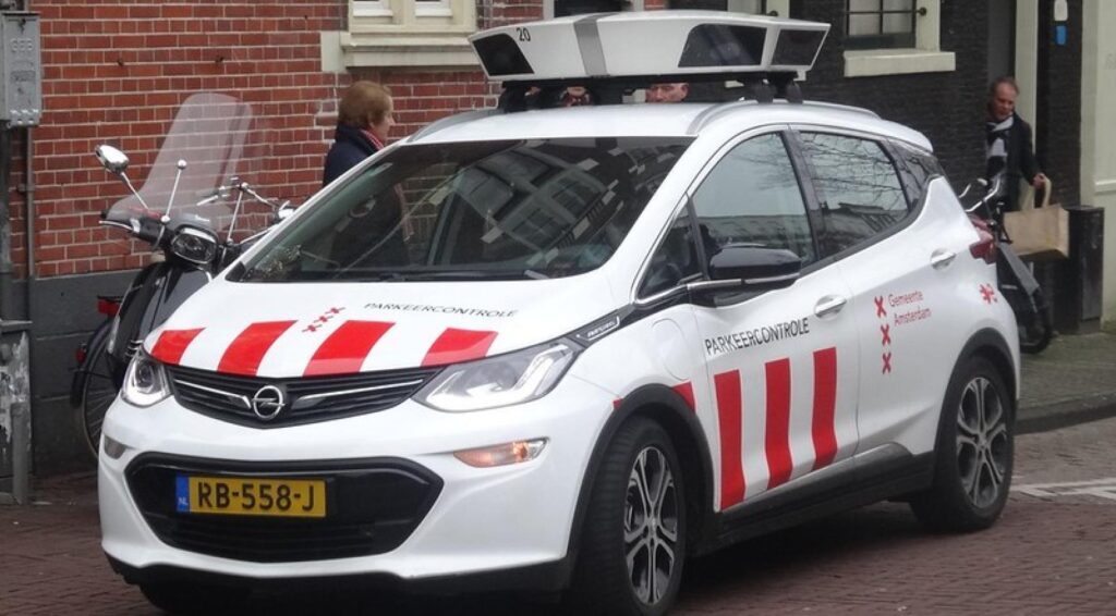 Regulator meldt dat camera's voor het scannen van auto's jaarlijks 500.000 onterechte parkeerboetes uitschrijven