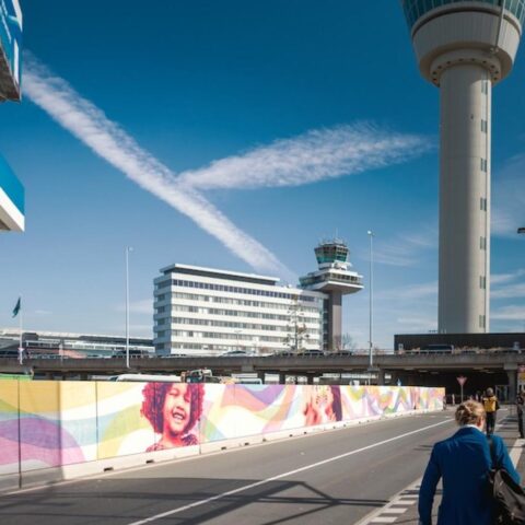 Schiphol transformeert 690 meter lange bouwzone tot grootste street art mural van Nederland