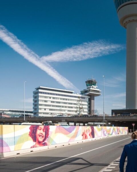 Schiphol transformeert 690 meter lange bouwzone tot grootste street art mural van Nederland