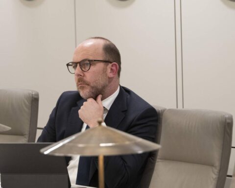 Senegalese Eerste Kamer keurt systeem van twee asielstatussen goed, verwerpt strengere asielwet