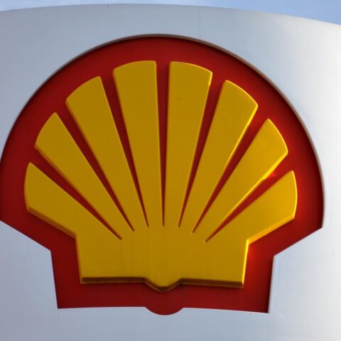 Shell en Booking.com waarschuwen voor gevolgen van langdurige blokkade van de Straat van Hormuz