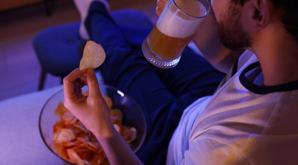 Snackgedrag 's nachts verhoogt risico op diabetes en gewichtstoename, blijkt uit onderzoek