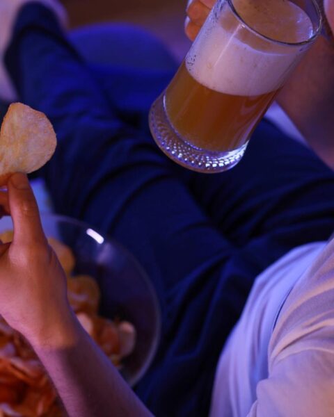 Snackgedrag 's nachts verhoogt risico op diabetes en gewichtstoename, blijkt uit onderzoek