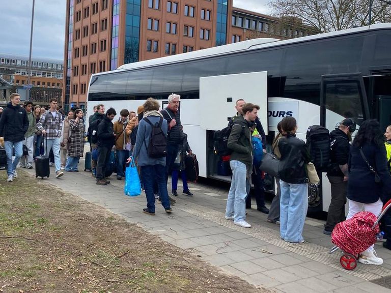 Spoorverzakking bij Vught veroorzaakt busdrukte op station Den Bosch