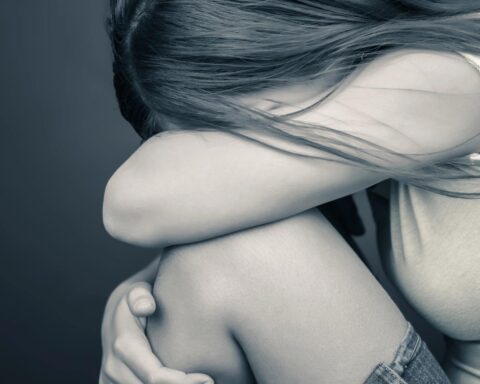 Stijgende jeugdschulden in Nederland verhogen risico op drugscriminaliteit, waarschuwen experts